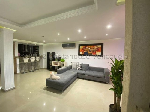 Imagen 5 de 22 de Julio Latouche Vende Hermoso Townhouse En Lomas Del Este Valencia 23-9286
