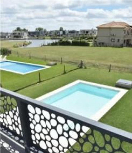Casa En Venta - 3 Dormitorios 3 Baños - 800mts2 - Canning