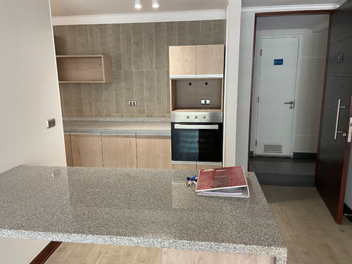 Amplio Depto En Primer Piso, 2d+2b+1est+bod, Cerca Campus Uc