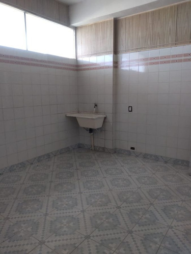 Imagen 10 de 30 de Local Comercial Alquiler Ubicado En Galería Del Edificio Cabo Corrientes