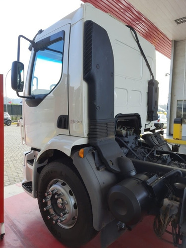 Imagem 5 de 9 de Volvo Vm260 4x2 2011 Chassi Selectrucks