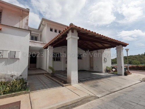 Casa Quinta En Venta En Los Cardones En El Este De  Barquisimeto 24-10769 Dh