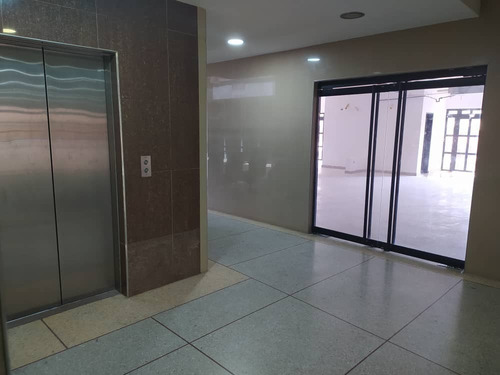 Imagen 1 de 12 de Oficinas En Obra Blanca En C.c. Las Valentinas, Puerto Cabello. Luz Montilva.