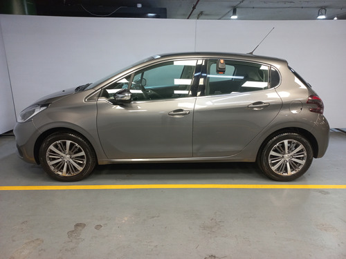 Peugeot 208 1.6 Feline