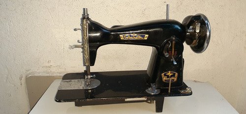 Antigua Reliquia Máquina De Coser Remington 