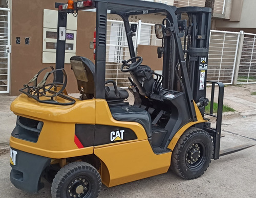 Imagen 4 de 6 de Autoelevador Caterpillar Nafta / Gas 2,5tn Torre Triple