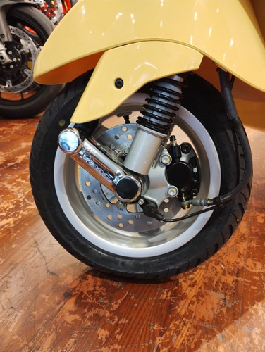 Imagen 16 de 17 de Vespa Vxl 150