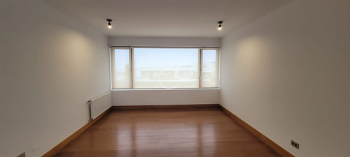 Casa En Arriendo De 6 Dorm. En Lo Barnechea Nueva
