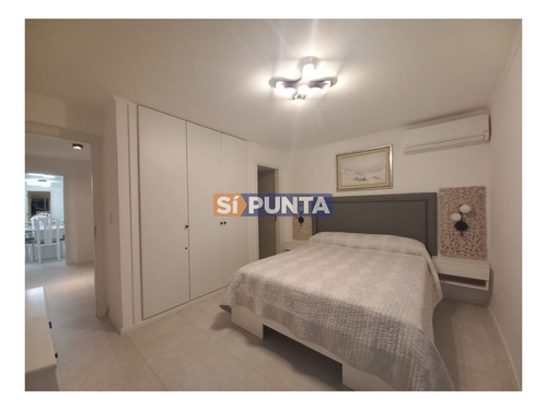 Imagen 12 de 27 de Vende Apartamento De 2 Dormitorios Y Medio En Chiverta, Reciclado Completo. Punta Del Este
