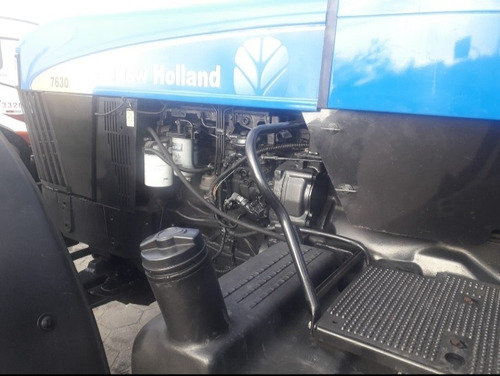 Imagem 3 de 13 de Trator New Holland