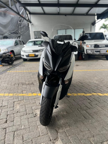 Moto Yamaha X- Max 300