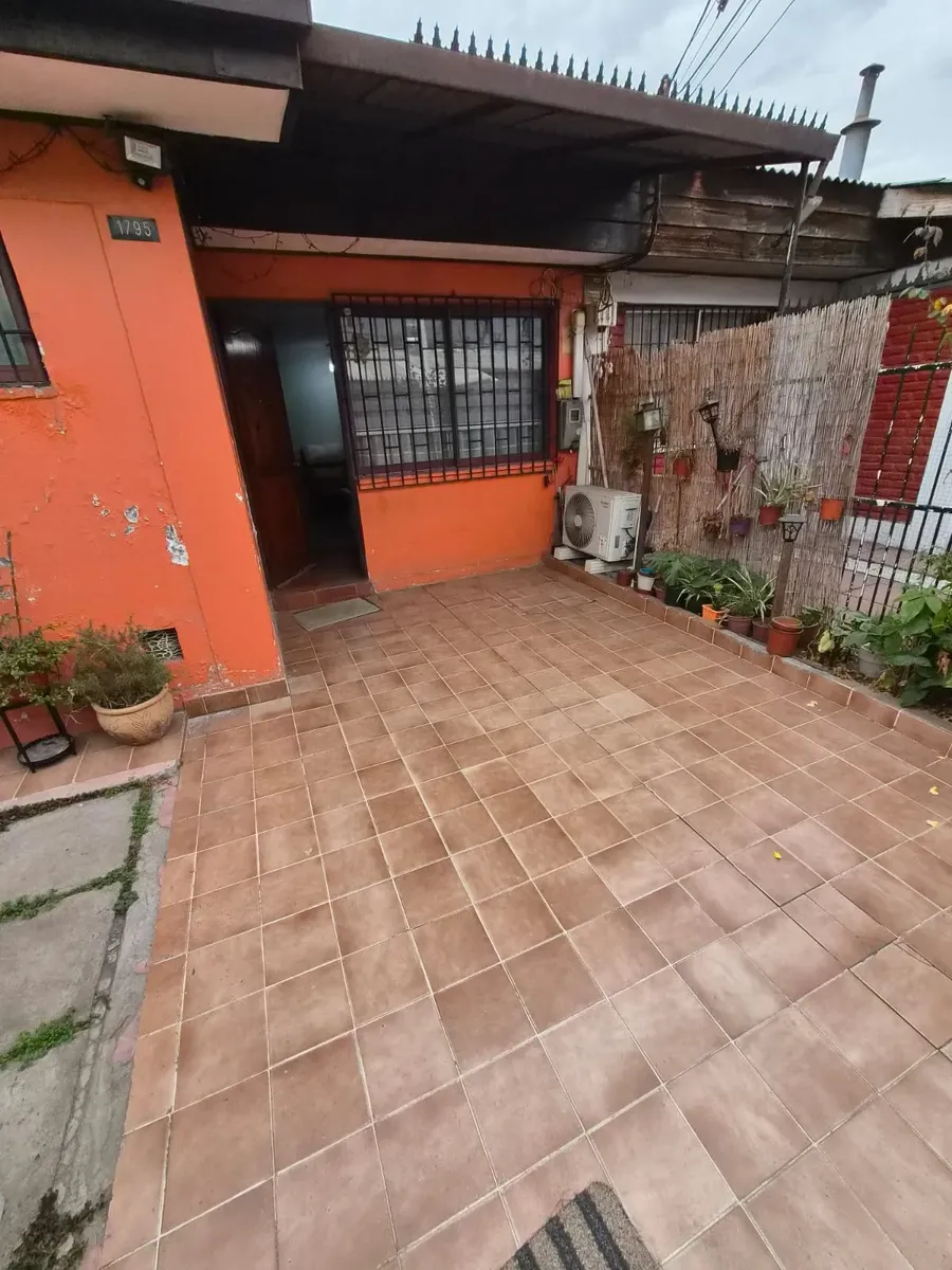 Imagen 1 de 12 de Encantadora Casa Remodelada En Peñalolén 4d + 1b