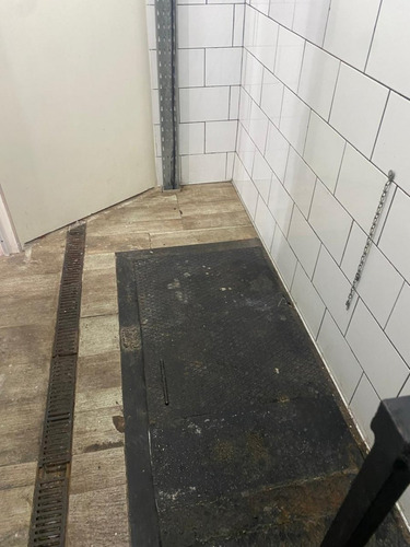 Excelente Local En Esquina Alquiler Aristóbulo Del Valle Y Avellaneda Pancheria /maxi Kiosco