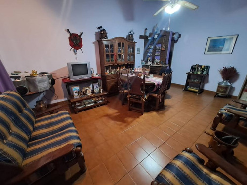 Imagen 2 de 14 de Chalet En Venta Cond En Ituzaingo Norte