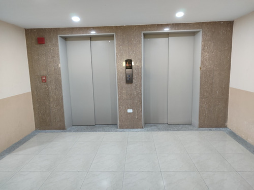 Vendo Oficina Doble Altura Obra Gris Centro Empresarial Lomas Del Sol