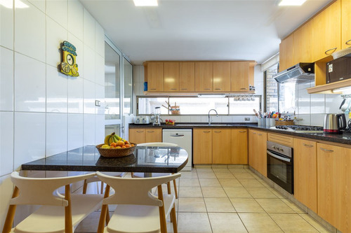 Casa En Condominio De 6 Dorm. San Carlos De Apoquindo