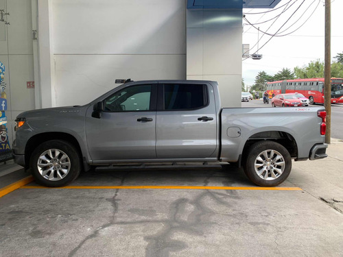 Chevrolet Silverado 5.3 V8 Custom Doble Cabina 4X4 At