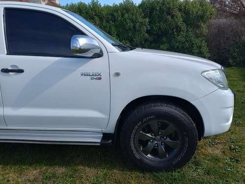Imagen 4 de 13 de Toyota Hilux Dx 2.5td 4x2 2011