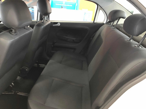 Imagen 4 de 14 de Volkswagen Gol 2017 1.6 Trendline Mt 4 P