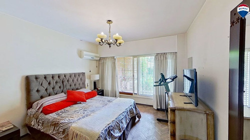 Venta Casa 5 Amb Cochera Patio Castelar Norte.