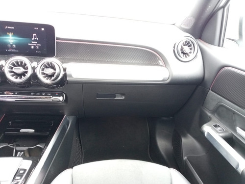 Imagen 14 de 15 de Mercedes Benz Glb200 1.4 Automatica 2021