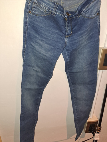 Pantalón De Jeans Con Poco Uso