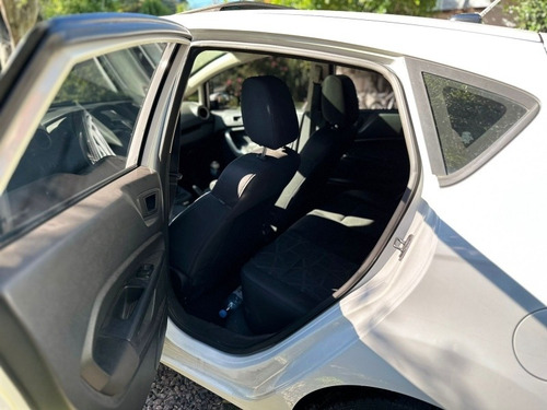 Imagen 12 de 15 de Ford Fiesta 1.6 Titanium