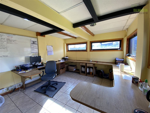 Oficinas Con Amplio Sitio Esquina De 822 M2 Cerca Del Centro