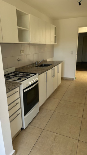 Depto 2 Ambientes Con Terraza Propia. Las Lomas, Beccar