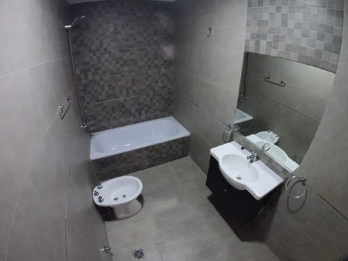 Imagen 8 de 11 de Departamento En Venta En Villa Luzuriaga