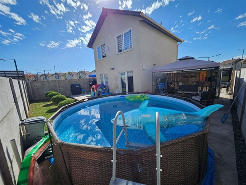 Casa En Venta De 3 Dorm. En Maipú