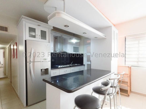Imagen 6 de 30 de María Reyes Vende, Espectacular Apartamento Amoblado, En El Este De La Ciudad, El Edificio Cuenta Con Planta Eléctrica Y La Cocina Es Moderna