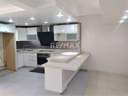Imagen 3 de 13 de Re/max 2mil Vende Interesante Townhouse Lista Para Habitar En El Cardon - Isla De Margarita