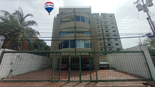 Re/max 2mil Vende Apartamento En Suites 18, Porlamar