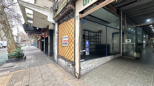 Alquiler Local Comercial Al Frente, Galeria Central, Vidriera Sobre San Jose Centro