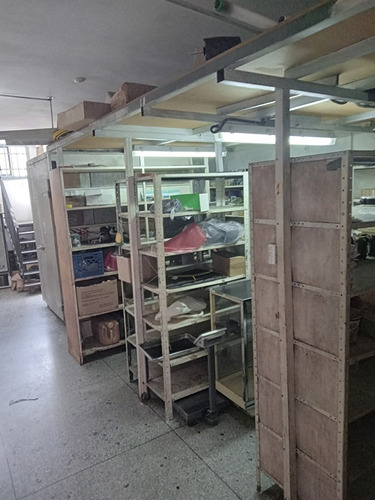 Imagen 2 de 10 de Fonde De Comercio Local Arrendado En La Avenida Bolivar Naguanagua