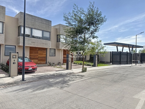 Magnífica Casa En Acento Residencial