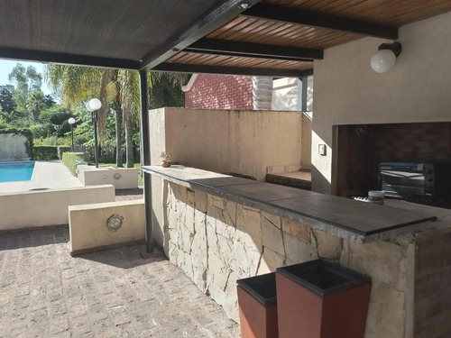 Casa En Venta - 4 Dormitorios 3 Baños - 2000mts2 - La Plata