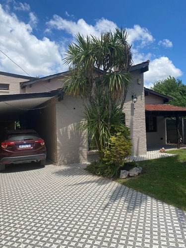Imagen 3 de 17 de Venta De Hermoso Chalet En Ituzaingo Norte