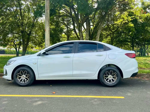 Chevrolet Onix 1.0T Premier Sedan At