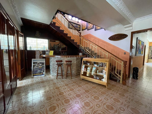 En Venta Posada De 11 Habitaciones En La Avenida 2 Sector Glorias Patrias, Mérida.