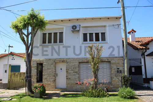 Venta De 2 Casa De 6 Ambientes 4 Dormitorios, Tigre Centro ...