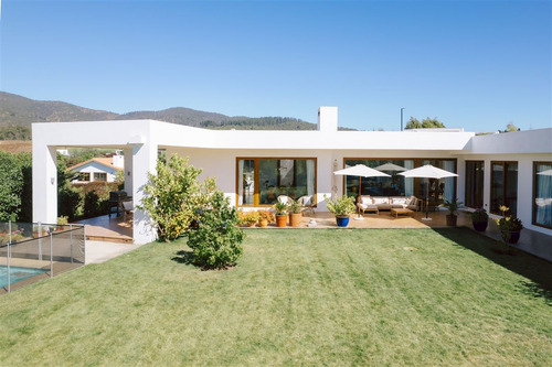 Excelente Casa Con Inmejorable Ubicación En Marbella