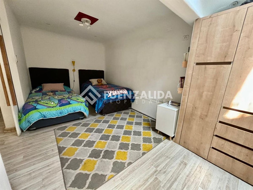Casa En Venta De 3 Dorm. En La Reina