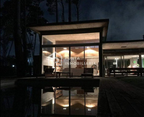 Imagen 3 de 30 de Venta Casa 4 Dormitorios Con Piscina En Parada 7, Playa Mansa +alquiler Temporal - Punta Del Este Mansa