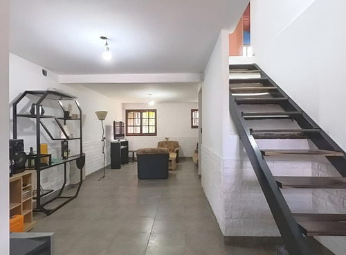 Casa En Venta Hurlingham 5 Amb Garage Jardín Impec