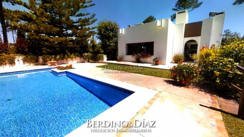 Exclusiva Y Hermosa Casa Ideal Para Vivir Todo El Año En Punta Del Este- Ref: 364