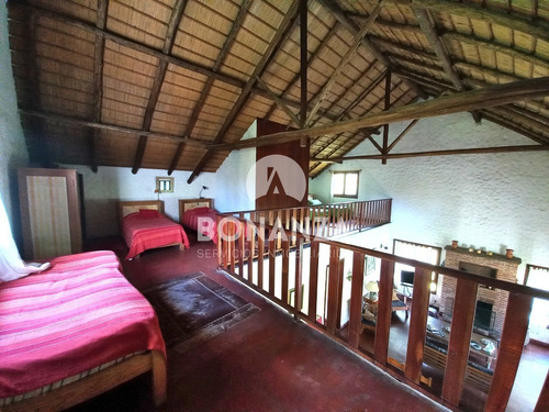 Casa En Venta. Piriápolis, Bella Vista. 4 Dormitorios, 3 Baños. 3052 M² De Terreno. A 200m De La Playa.