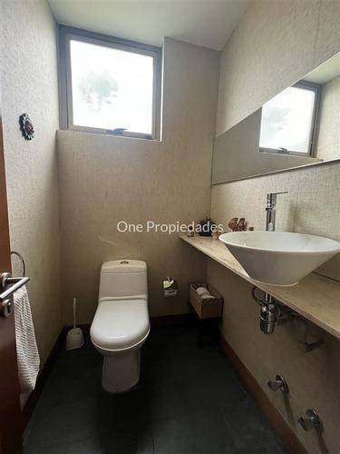 Casa En Venta De 5 Dorm. En Lo Barnechea
