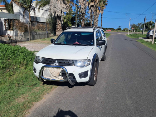 Camioneta L200 Con Cúpula Cerrada